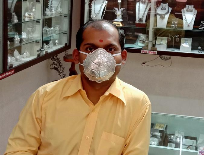 CoronaVirus Lockdown: Silk mask in Kolhapur, abandoned idea of goldsmith | CoronaVirus: कोल्हापुरात चक्क चांदीचा मास्क, ऑर्डरही येताहेत जोरात; जाणून घ्या किंमत! CoronaVirus Lockdown: Silk mask in Kolhapur, abandoned idea of goldsmith | CoronaVirus: कोल्हापुरात चक्क चांदीचा मास्क, ऑर्डरही येताहेत जोरात; जाणून घ्या किंमत!