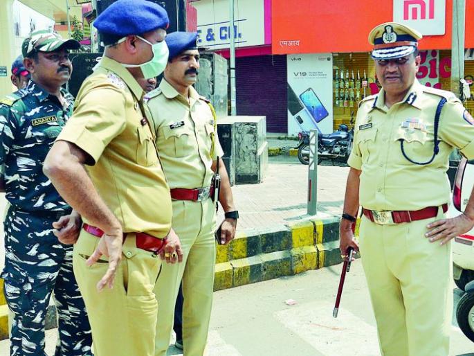 Corona virus : Police prepare for Janata curfew in Nagpur: Four and three quarter Thousand Police on Streets | Corona virus :नागपुरात जनता कर्फ्यूची पोलिसांकडून तयारी : पावणेपाच हजार पोलीस रस्त्यावर Corona virus : Police prepare for Janata curfew in Nagpur: Four and three quarter Thousand Police on Streets | Corona virus :नागपुरात जनता कर्फ्यूची पोलिसांकडून तयारी : पावणेपाच हजार पोलीस रस्त्यावर