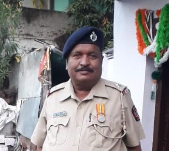 Police Head Constable dies in Nagpur: 'Corona' test report positive | नागपुरात पोलीस हवालदाराचा मृत्यू : ‘कोरोना’ चाचणी अहवाल पॉझिटिव्ह Police Head Constable dies in Nagpur: 'Corona' test report positive | नागपुरात पोलीस हवालदाराचा मृत्यू : ‘कोरोना’ चाचणी अहवाल पॉझिटिव्ह