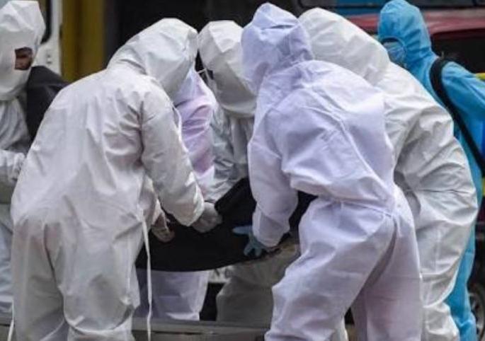 coronavirus: beds not available in hospital, patient dies in front of health minister in Jharkhand | coronavirus: कोरोनाचा कहर, रुग्णालयात बेड मिळेना, आरोग्यमंत्र्यांसमोरच रुग्णाचा तडफडून मृत्यू, मुलीचा आक्रोष coronavirus: beds not available in hospital, patient dies in front of health minister in Jharkhand | coronavirus: कोरोनाचा कहर, रुग्णालयात बेड मिळेना, आरोग्यमंत्र्यांसमोरच रुग्णाचा तडफडून मृत्यू, मुलीचा आक्रोष
