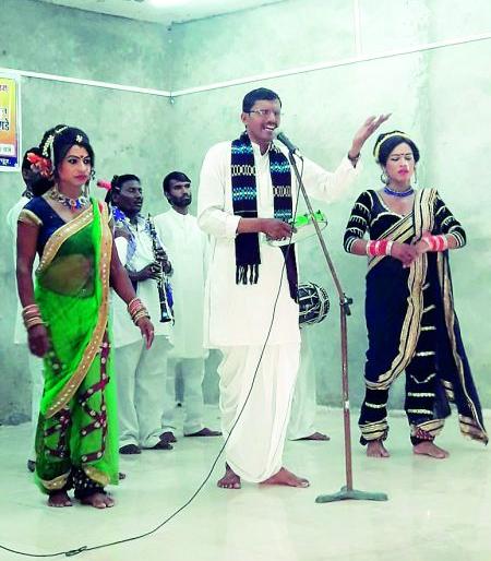 Shaheer artists did not receive the remuneration due to Corona | शाहीर कलावंतांना कोरोनाचा फटका : मानधनही मिळाले नाही Shaheer artists did not receive the remuneration due to Corona | शाहीर कलावंतांना कोरोनाचा फटका : मानधनही मिळाले नाही