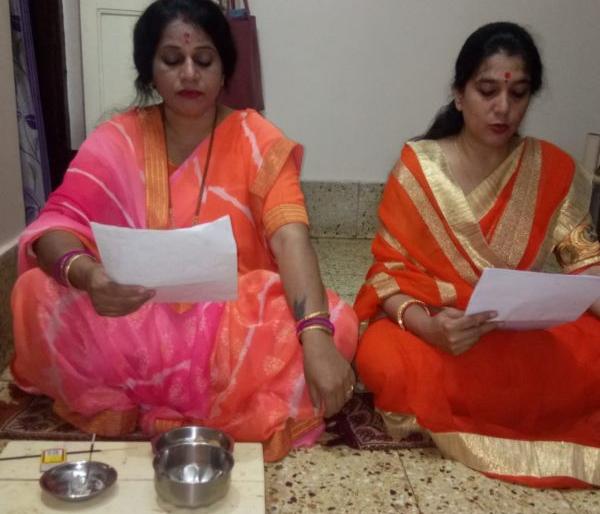 Corona epidemic: Women worshiped Ganpati | कोरोना महामारी : महिलांनी घातले गणपतीला साकडे Corona epidemic: Women worshiped Ganpati | कोरोना महामारी : महिलांनी घातले गणपतीला साकडे