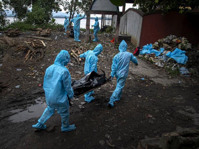 CoronaVirus News Four Family Member Died From Corona In 18 Days one commits suicide | CoronaVirus News: कोरोनामुळे १८ दिवसांत कुटुंब उद्ध्वस्त; चार जणांचा मृत्यू, सुनेची आत्महत्या CoronaVirus News Four Family Member Died From Corona In 18 Days one commits suicide | CoronaVirus News: कोरोनामुळे १८ दिवसांत कुटुंब उद्ध्वस्त; चार जणांचा मृत्यू, सुनेची आत्महत्या