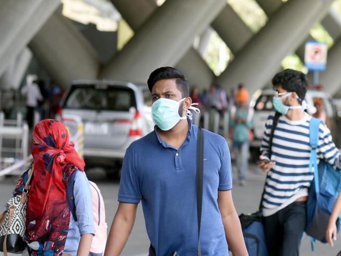 Isolation of air passengers now at home | विमान प्रवाशांचे विलगीकरण आता घरी; परदेशातून निघतानाच करायची तपासणी Isolation of air passengers now at home | विमान प्रवाशांचे विलगीकरण आता घरी; परदेशातून निघतानाच करायची तपासणी