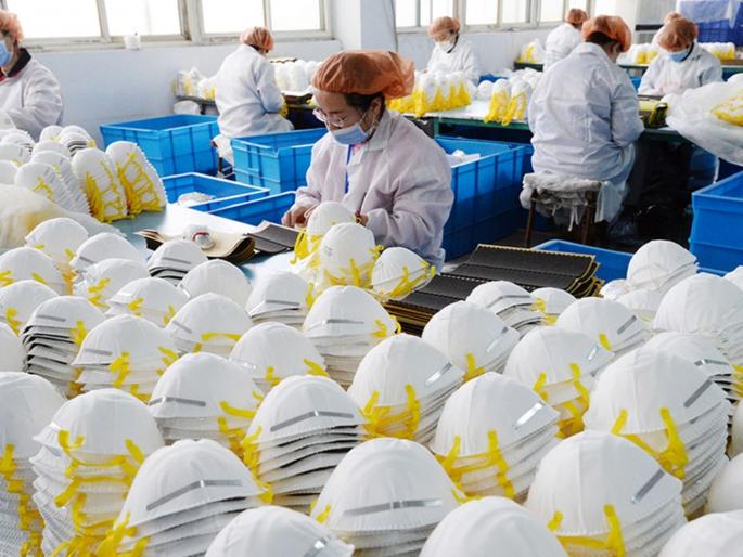 CoronaVirus Maharashtra is the first state to bring a cap on the price of masks says rajesh tope | CoronaVirus News: राज्य सरकारचा महत्त्वाचा निर्णय; मास्कच्या किमतीत मोठी घट; जाणून घ्या नव्या किमती CoronaVirus Maharashtra is the first state to bring a cap on the price of masks says rajesh tope | CoronaVirus News: राज्य सरकारचा महत्त्वाचा निर्णय; मास्कच्या किमतीत मोठी घट; जाणून घ्या नव्या किमती