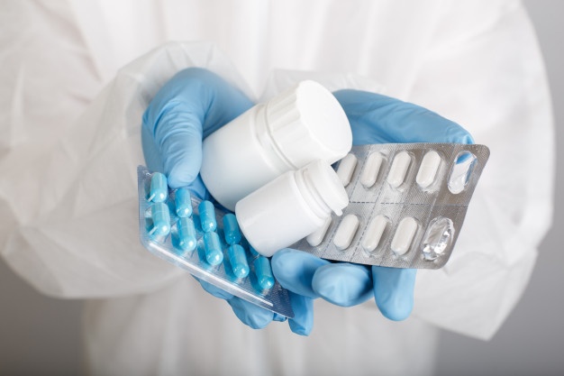 agra health department big negligence sent expired medicine to corona patients | Corona Virus : बापरे! आरोग्य विभागाचा मोठा निष्काळजीपणा; कोरोना रुग्णांना दिलं एक्सपायर झालेलं औषध agra health department big negligence sent expired medicine to corona patients | Corona Virus : बापरे! आरोग्य विभागाचा मोठा निष्काळजीपणा; कोरोना रुग्णांना दिलं एक्सपायर झालेलं औषध