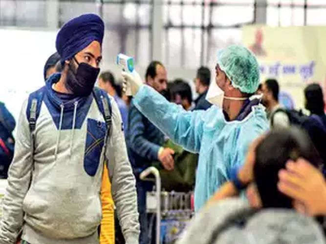 Corona Virus: Stapping at the hands of suspects at Nagpur Airport | कोरोना व्हायरस : नागपूर विमानतळावर संशयितांच्या हातावर स्टॅपिंग