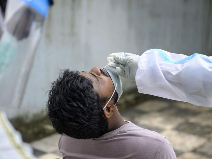 CoronaVirus new strain symptoms found in 20 peoples health department on high alertymptoms in 20 Indians | CoronaVirus News: कोरोनाचा नवा स्ट्रेन हातपाय पसरतोय; २० भारतीयांमध्ये लक्षणं दिसल्यानं चिंतेत भर CoronaVirus new strain symptoms found in 20 peoples health department on high alertymptoms in 20 Indians | CoronaVirus News: कोरोनाचा नवा स्ट्रेन हातपाय पसरतोय; २० भारतीयांमध्ये लक्षणं दिसल्यानं चिंतेत भर