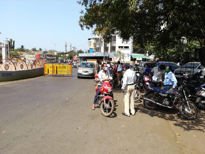 corona virus - Ratnagiri again buzzes with citizens | corona virus -रत्नागिरी पुन्हा नागरिकांनी गजबजली, अनेक वाहने रस्त्यावर corona virus - Ratnagiri again buzzes with citizens | corona virus -रत्नागिरी पुन्हा नागरिकांनी गजबजली, अनेक वाहने रस्त्यावर