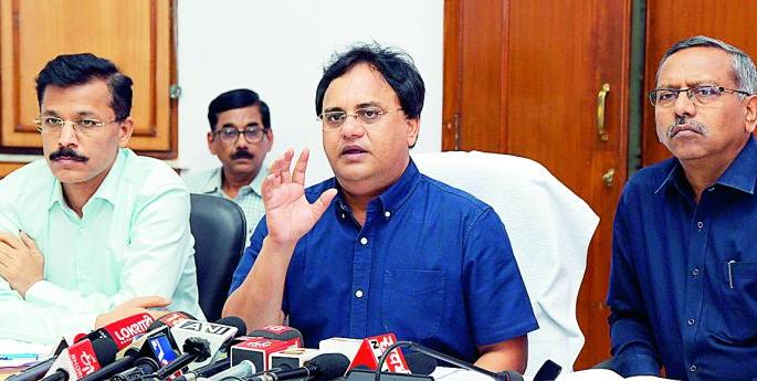 Coronavirus in Maharashtra: Passengers came from 'those seven countries' after February 15 must be inspected | Coronavirus in Maharashtra : १५ फेब्रुवारीनंतर त्या सात देशातून आलेल्या प्रवाशांची तपासणी अनिवार्य