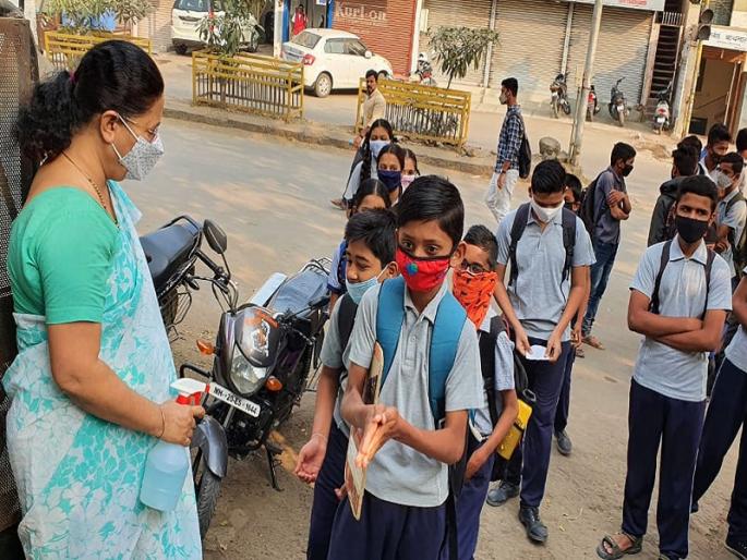 Schools from 5th to 9th in Aurangabad district closed till March 20 due to corona virus | औरंगाबाद जिल्ह्यातील पाचवी ते नववीपर्यंतच्या शाळा २० मार्चपर्यंत बंद Schools from 5th to 9th in Aurangabad district closed till March 20 due to corona virus | औरंगाबाद जिल्ह्यातील पाचवी ते नववीपर्यंतच्या शाळा २० मार्चपर्यंत बंद