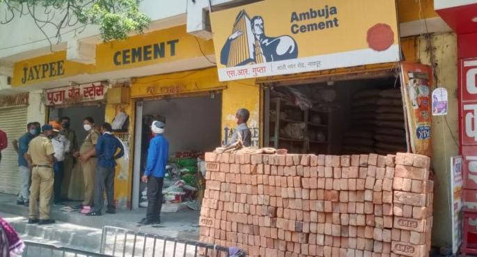 Sealed six shops in Nagpur | नागपुरात सहा दुकानांना ठोकले सील