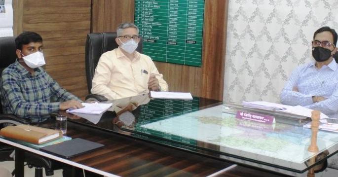 The central team took review of the Corona situation of Akola | केंद्रीय पथकाने घेतला कोरोना परिस्थितीचा आढावा The central team took review of the Corona situation of Akola | केंद्रीय पथकाने घेतला कोरोना परिस्थितीचा आढावा