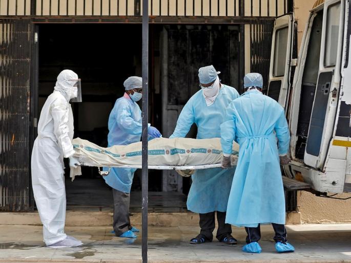 coronavirus news corona patient commits suicide by jumping from third floor of the hospital | धक्कादायक! ठाण्यात कोरोनाबाधित वृद्धाची रुग्णालयाच्या तिसऱ्या मजल्यावरुन उडी मारुन आत्महत्या coronavirus news corona patient commits suicide by jumping from third floor of the hospital | धक्कादायक! ठाण्यात कोरोनाबाधित वृद्धाची रुग्णालयाच्या तिसऱ्या मजल्यावरुन उडी मारुन आत्महत्या