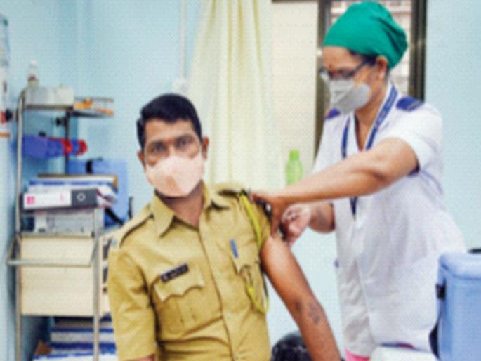 Corona Vaccine: 19 lakh employees registered,only 3.5 lakh vaccinated | Corona Vaccine: 19 लाख कर्मचाऱ्यांची नोंदणी, फक्त 3.5 लाख जणांनाच लस Corona Vaccine: 19 lakh employees registered,only 3.5 lakh vaccinated | Corona Vaccine: 19 लाख कर्मचाऱ्यांची नोंदणी, फक्त 3.5 लाख जणांनाच लस