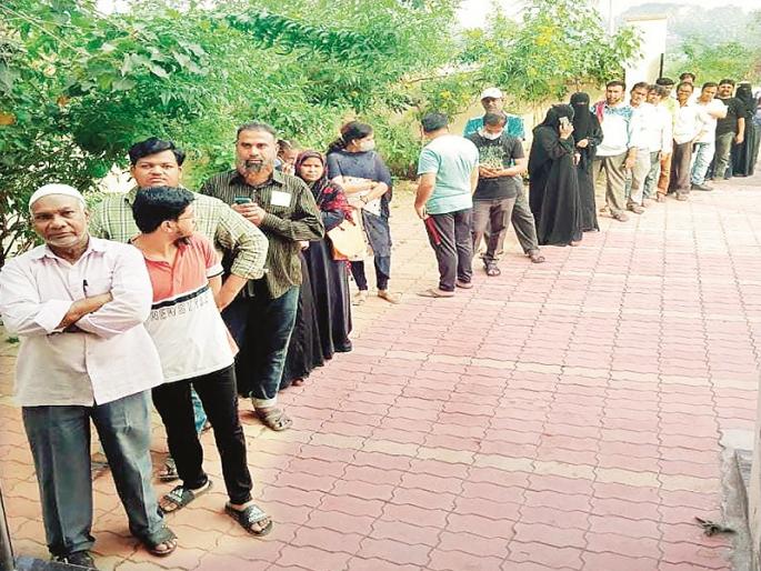 The percentage of vaccinations did not increase; Restrictions in the district were not lifted | डेडलाईन हुकली, लसीकरणाचा टक्का वाढेना; जिल्ह्यातील निर्बंध हटेना The percentage of vaccinations did not increase; Restrictions in the district were not lifted | डेडलाईन हुकली, लसीकरणाचा टक्का वाढेना; जिल्ह्यातील निर्बंध हटेना
