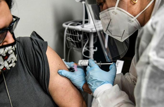 Corona Vaccine: Strategic decision on second dose in Buldana district | Corona Vaccine : बुलडाणा जिल्ह्यात दुसऱ्या डोसबाबत धोरणात्मक निर्णयाची गरज Corona Vaccine: Strategic decision on second dose in Buldana district | Corona Vaccine : बुलडाणा जिल्ह्यात दुसऱ्या डोसबाबत धोरणात्मक निर्णयाची गरज