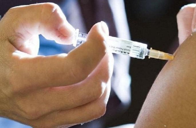 The nurse at the forefront of the corona vaccine; Doctor back! | कोरोना लस घेण्यात नर्स सर्वात पुढे; डाॅक्टर मागे! The nurse at the forefront of the corona vaccine; Doctor back! | कोरोना लस घेण्यात नर्स सर्वात पुढे; डाॅक्टर मागे!