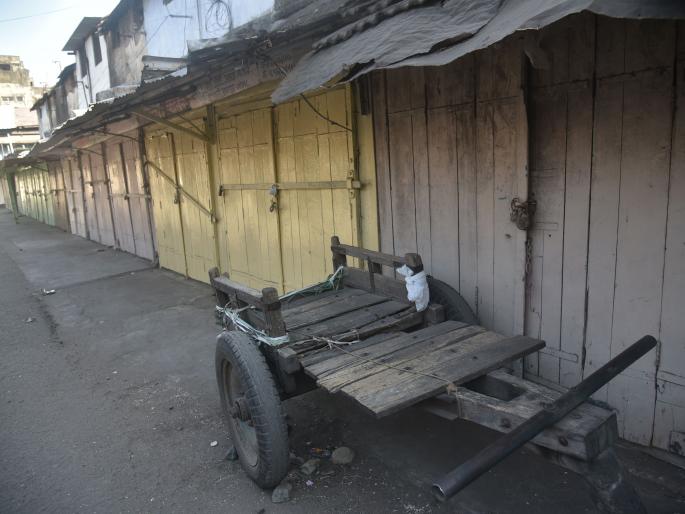 In Nagpur, the trade of 300 crores sank on the first day itself | नागपुरात  पहिल्याच दिवशी ३०० काेटींचा व्यापार बुडाला