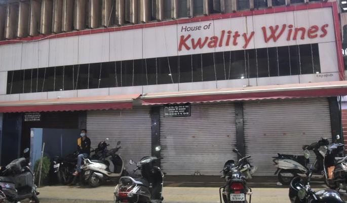 Corona virus: Bar, restaurant,Pan shops closed in Nagpur | Corona virus : नागपुरातही बार, रेस्टॉरेंट, पानठेले बंद Corona virus: Bar, restaurant,Pan shops closed in Nagpur | Corona virus : नागपुरातही बार, रेस्टॉरेंट, पानठेले बंद