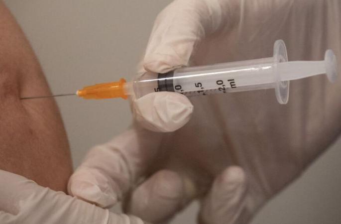 CoronaVaccine: Senior leader in paid vaccination | CoronaVaccine : पैसे देऊन लस घेण्यातही ज्येष्ठ आघाडीवरच