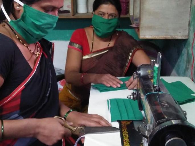 Corona Warriors Become Women in Hope Campaign; Made 5 thousand masks! | उमेद अभियानातील महिला बनल्या कोरोना वॉरियर्स;  बनविले ५ हजार मास्क! Corona Warriors Become Women in Hope Campaign; Made 5 thousand masks! | उमेद अभियानातील महिला बनल्या कोरोना वॉरियर्स;  बनविले ५ हजार मास्क!