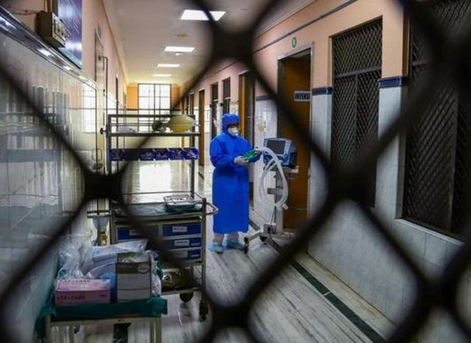 covid 19 new cases in india last 24 hours death toll coronavirus in india today health ministry updates lockdown | Coronavirus : कोरोनाचा वेग काहीसा मंदावला; नव्या कोरोनाबाधितांची संख्या ३ लाखांपेक्षाही कमी covid 19 new cases in india last 24 hours death toll coronavirus in india today health ministry updates lockdown | Coronavirus : कोरोनाचा वेग काहीसा मंदावला; नव्या कोरोनाबाधितांची संख्या ३ लाखांपेक्षाही कमी