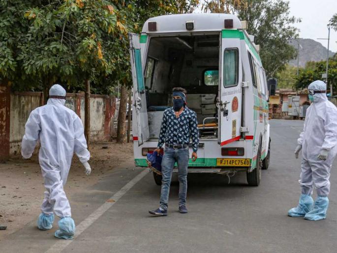 Caerena burns the neighbor because of the patient's irresponsibility | गांभीर्य नाहीच... काेराेना रुग्णाच्या बेजबाबदारपणामुळे शेजारी धाेक्यात Caerena burns the neighbor because of the patient's irresponsibility | गांभीर्य नाहीच... काेराेना रुग्णाच्या बेजबाबदारपणामुळे शेजारी धाेक्यात