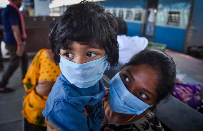 Hundreds of children under the age of 16 'positive' in the Nagpur | उपराजधानीत १६ वर्षांखालील शेकडो मुले ‘पॉझिटिव्ह’ Hundreds of children under the age of 16 'positive' in the Nagpur | उपराजधानीत १६ वर्षांखालील शेकडो मुले ‘पॉझिटिव्ह’