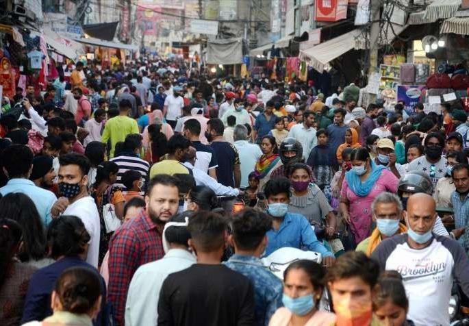 Coronavirus: The next wave of coronavirus will hit the country in the next six to eight months, important information provided by Covid Task Force officials | Coronavirus : पुढच्या सहा ते आठ महिन्यांत देशात कोरोनाची पुढची लाट येणार, कोविड टास्क फोर्सच्या अधिकाऱ्यांनी दिली महत्त्वपूर्ण माहिती 