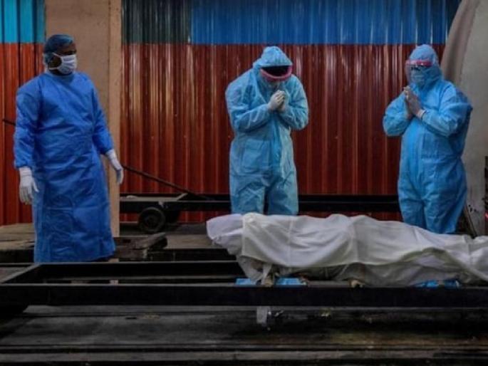 West Bengal: Son forced to pay Rs 51,000 to see father's body who died from coronavirus | लाजिरवाणा प्रसंग : कोरोनामुळे निधन झालेल्या वडिलांचा मृतदेह पाहण्यासाठी मुलाकडून मागितले 51 हजार West Bengal: Son forced to pay Rs 51,000 to see father's body who died from coronavirus | लाजिरवाणा प्रसंग : कोरोनामुळे निधन झालेल्या वडिलांचा मृतदेह पाहण्यासाठी मुलाकडून मागितले 51 हजार