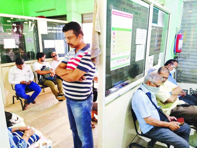 crowd in Sudhagad Secondary Registrar's Office | सुधागड दुय्यम निबंधक कार्यालयात तोबा गर्दी crowd in Sudhagad Secondary Registrar's Office | सुधागड दुय्यम निबंधक कार्यालयात तोबा गर्दी