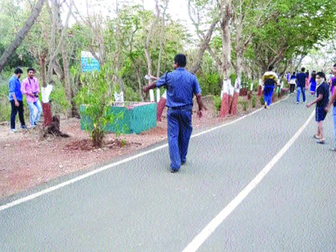 Coronavirus : unannounced 'mob ban' in Navi Mumbai city, Police & municipal corporation on alert | Coronavirus : नवी मुंबई शहरात अघोषित ‘जमावबंदी’, महापालिकेसह पोलीस यंत्रणा सतर्क Coronavirus : unannounced 'mob ban' in Navi Mumbai city, Police & municipal corporation on alert | Coronavirus : नवी मुंबई शहरात अघोषित ‘जमावबंदी’, महापालिकेसह पोलीस यंत्रणा सतर्क