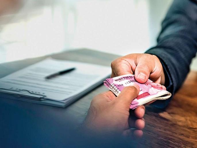 Female clerks who take bribes for bill approval fall into the trap of bribery | बिल मंजुरीसाठी लाच घेणाऱ्या महिला लिपिक लाच लुचपतच्या जाळ्यात; पौड पोलीस ठाण्यात गुन्हा Female clerks who take bribes for bill approval fall into the trap of bribery | बिल मंजुरीसाठी लाच घेणाऱ्या महिला लिपिक लाच लुचपतच्या जाळ्यात; पौड पोलीस ठाण्यात गुन्हा