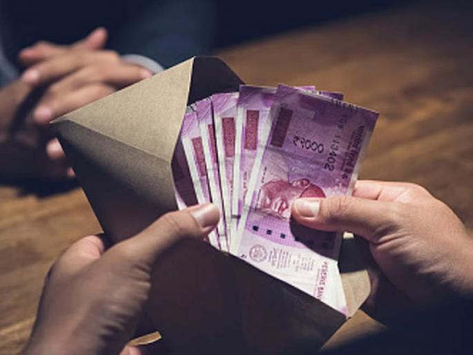 Was the officer who took a bribe of 35 lakhs 'this' in the race for 7 crores? Shocking 'tangle' in Thane encroachment department exposed | ३५ लाखांची लाच घेणारा अधिकारी 'या' ७ कोटींच्या शर्यतीत होता? ठाणे अतिक्रमण विभागातील धक्कादायक 'रस्सीखेच' उघड