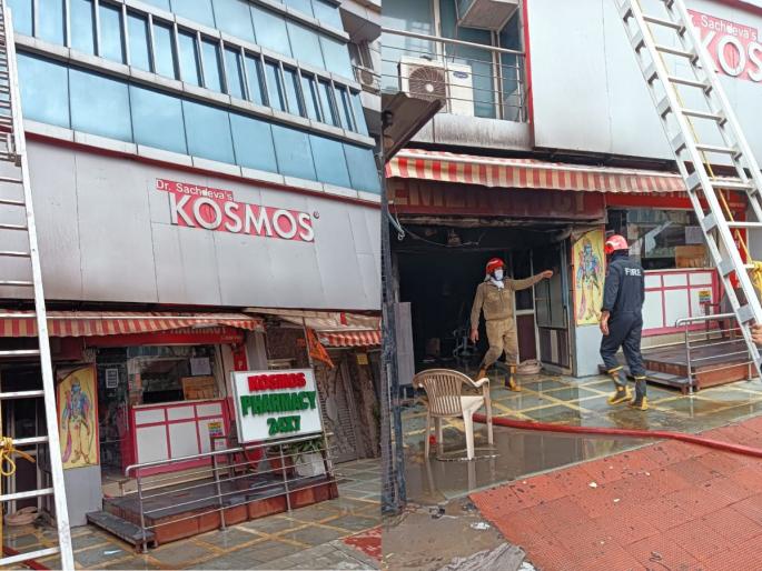 fire breaks out in delhi anand vihar hospital one staff member dead all patient rescued | अग्नितांडव! दिल्लीतील रुग्णालयाला भीषण आग; एकाचा मृत्यू, काचा फोडून रुग्णांना वाचवलं