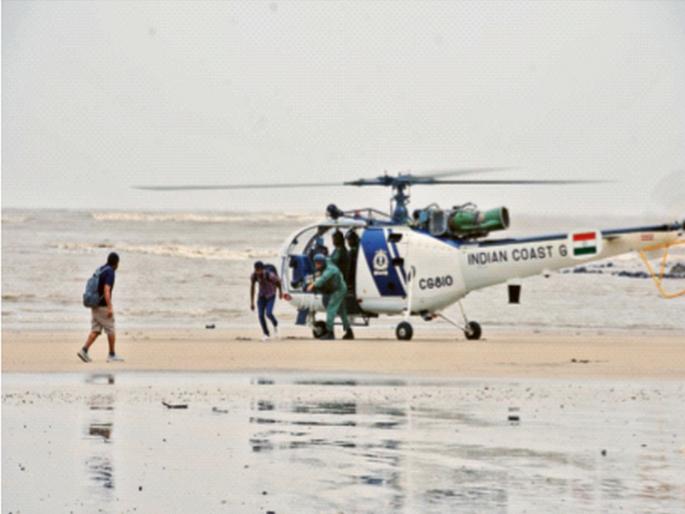 Rescue of 'those' 14 sailors; Overnight on board; The Coast Guard conducted a search operation | ‘त्या’ १४ खलाशांची सुटका; जहाजावर काढली रात्र; कोस्ट गार्डने केले सर्च ऑपरेशन Rescue of 'those' 14 sailors; Overnight on board; The Coast Guard conducted a search operation | ‘त्या’ १४ खलाशांची सुटका; जहाजावर काढली रात्र; कोस्ट गार्डने केले सर्च ऑपरेशन