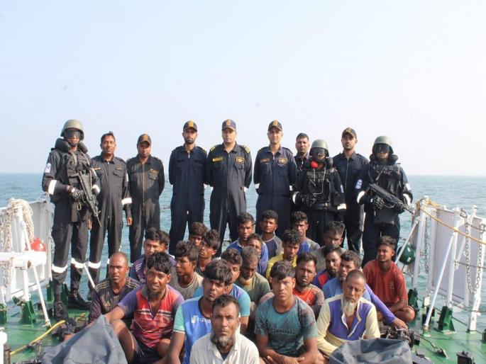 Indian Coast Guard seizes three Bangladeshi boats, arrests 79 people | भारतीय तटरक्षक दलाची मोठी कारवाई; बांगलादेशाच्या तीन नौका जप्त, 79 जणांना अटक Indian Coast Guard seizes three Bangladeshi boats, arrests 79 people | भारतीय तटरक्षक दलाची मोठी कारवाई; बांगलादेशाच्या तीन नौका जप्त, 79 जणांना अटक