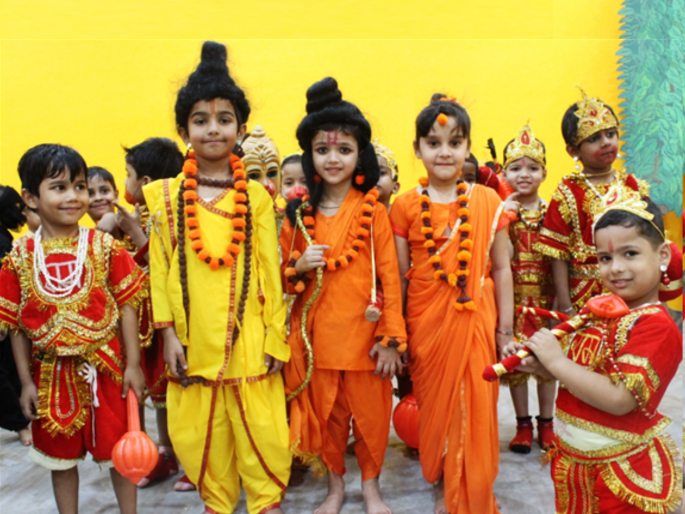 Lord Ram, Laxman, Sita costumes in huge demand for lively look, bows and arrows ordered from Delhi | देखाव्यासाठी प्रभू श्रीराम, लक्ष्मण, सीताच्या पोशाखांना प्रचंड मागणी, धनुष्यबाण दिल्लीहून मागवले Lord Ram, Laxman, Sita costumes in huge demand for lively look, bows and arrows ordered from Delhi | देखाव्यासाठी प्रभू श्रीराम, लक्ष्मण, सीताच्या पोशाखांना प्रचंड मागणी, धनुष्यबाण दिल्लीहून मागवले