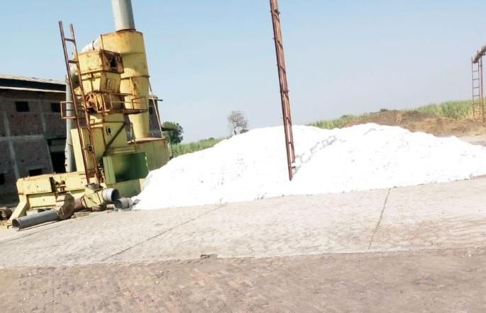 Farmers turn to government cotton procurement centers | शासकीय कापूस खरेदी केंद्रांकडे शेतकऱ्यांची पाठ Farmers turn to government cotton procurement centers | शासकीय कापूस खरेदी केंद्रांकडे शेतकऱ्यांची पाठ