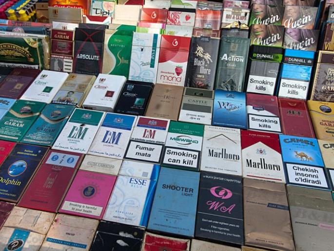 The sale of fake foreign cigarettes in Nagpur | नागपुरात नकली विदेशी सिगारेटची सर्रास विक्री The sale of fake foreign cigarettes in Nagpur | नागपुरात नकली विदेशी सिगारेटची सर्रास विक्री