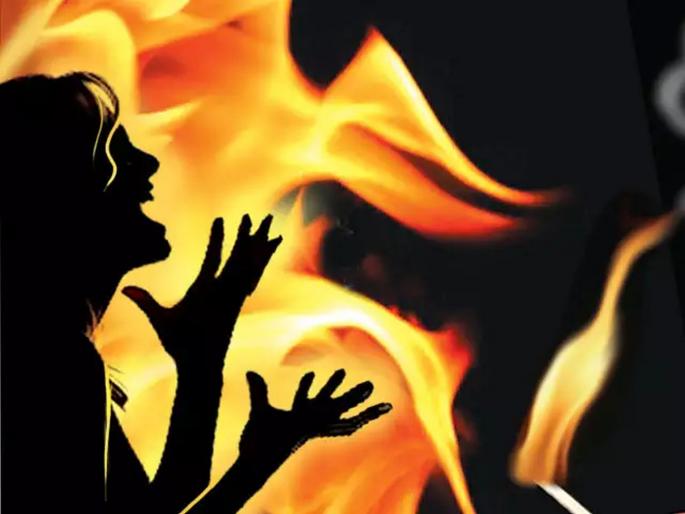 angry with inter caste marriage newly married couple burnt alive by girls family | आंतरजातीय विवाह केल्याच्या रागातून मुलगी आणि जावयाला पेटवलं; मुलीचा मृत्यू angry with inter caste marriage newly married couple burnt alive by girls family | आंतरजातीय विवाह केल्याच्या रागातून मुलगी आणि जावयाला पेटवलं; मुलीचा मृत्यू