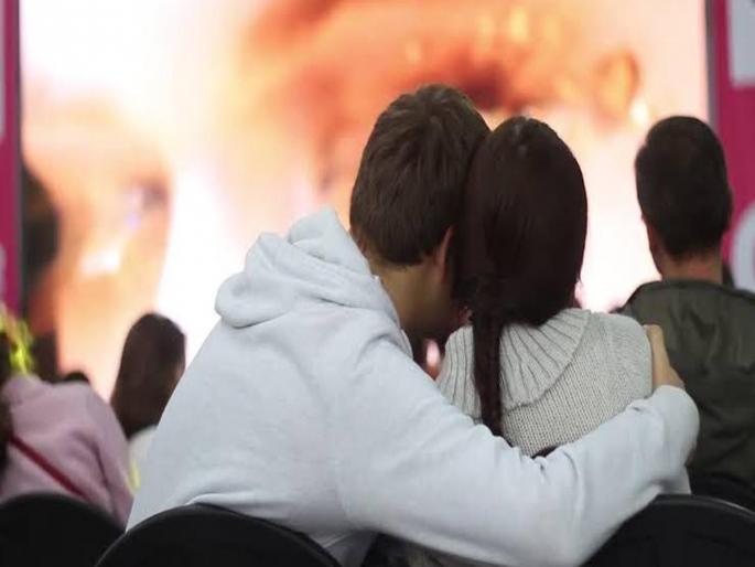 While watching the 'Mardani-2' movie with his girlfriend, Mardani of the house descended in front of him and .... | गर्लफ्रेंडसोबत 'मर्दानी-2' चित्रपट पाहत असतानाच पतीसमोर अवतरली घरची मर्दानी आणि.... While watching the 'Mardani-2' movie with his girlfriend, Mardani of the house descended in front of him and .... | गर्लफ्रेंडसोबत 'मर्दानी-2' चित्रपट पाहत असतानाच पतीसमोर अवतरली घरची मर्दानी आणि....