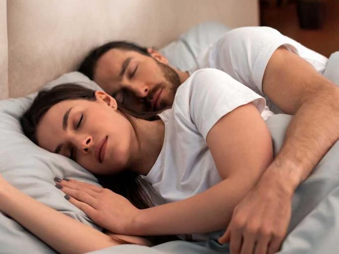 proven health benefits of cuddling your partner before sleeping how cuddling improves mental health and emotional bonding mental health and physical touch | मानसिक आरोग्यासाठी सर्वोत्तम उपाय! पार्टनरला मिठी मारुन झोपा, ५ फायदे- डॉक्टर म्हणतात...