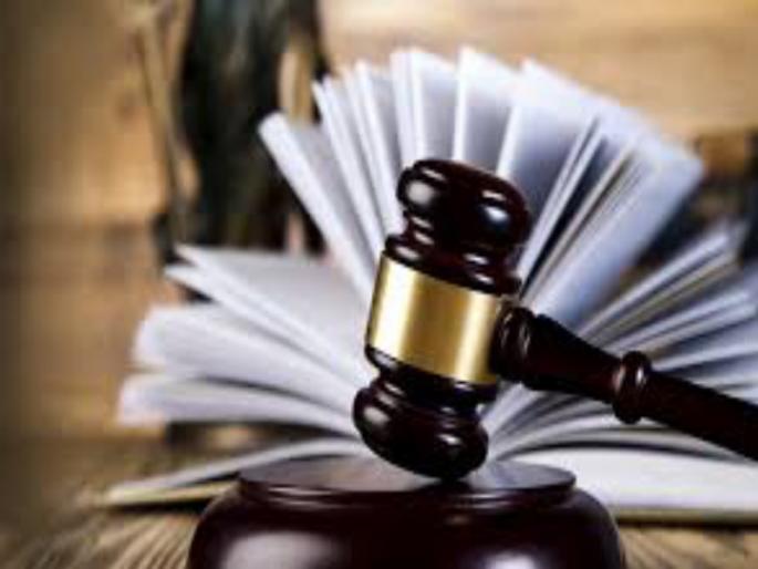 Suicide attempt party in the premises the court | न्यायालयाच्या आवारात पक्षकाराचा आत्महत्येचा प्रयत्न Suicide attempt party in the premises the court | न्यायालयाच्या आवारात पक्षकाराचा आत्महत्येचा प्रयत्न