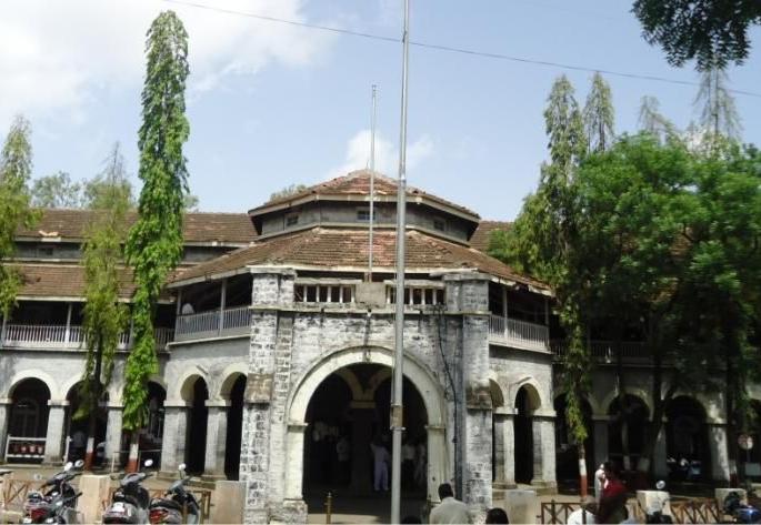13 judicial buildings in the state are decrepit | राज्यातील १३ न्यायालयीन इमारती मोडकळीस 13 judicial buildings in the state are decrepit | राज्यातील १३ न्यायालयीन इमारती मोडकळीस