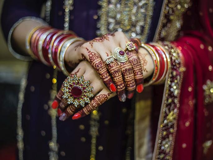 Groom demands wife's virginity test; High Court says in divorce case, it's yours... | लग्नाच्या वर्षभरानंतर पत्नीच्या व्हर्जिनिटी टेस्टची पतीने केली मागणी; घटस्फोटाच्या केसमध्ये हायकोर्ट म्हणाले, तुमच्याच... Groom demands wife's virginity test; High Court says in divorce case, it's yours... | लग्नाच्या वर्षभरानंतर पत्नीच्या व्हर्जिनिटी टेस्टची पतीने केली मागणी; घटस्फोटाच्या केसमध्ये हायकोर्ट म्हणाले, तुमच्याच...