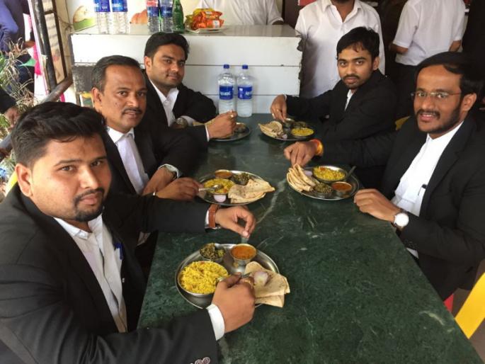 court advocate get meals at 25 rupees | न्यायालयात वकिलांना मिळणार आता २५ रुपयांत पोटभर जेवण court advocate get meals at 25 rupees | न्यायालयात वकिलांना मिळणार आता २५ रुपयांत पोटभर जेवण