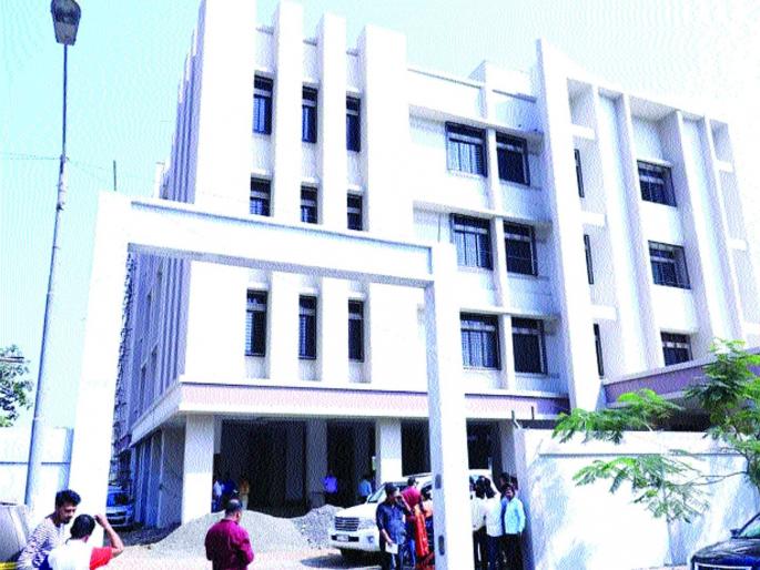 work of the Meera Bhayandar court stop due to lack of funds | मीरा भाईंदर न्यायालयाचे काम निधीअभावी रखडले work of the Meera Bhayandar court stop due to lack of funds | मीरा भाईंदर न्यायालयाचे काम निधीअभावी रखडले