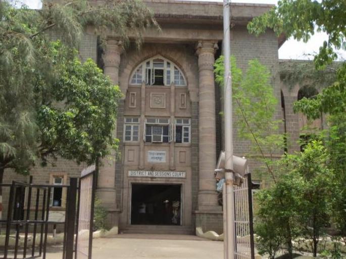 The crowd was fanatic | आरोपींच्या फॅनची होतेय गर्दी